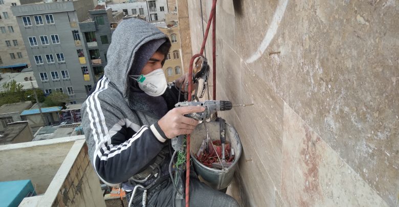 پیچ و رولپلاک سنگ نما با طناب چرا بهتر از داربست است؟