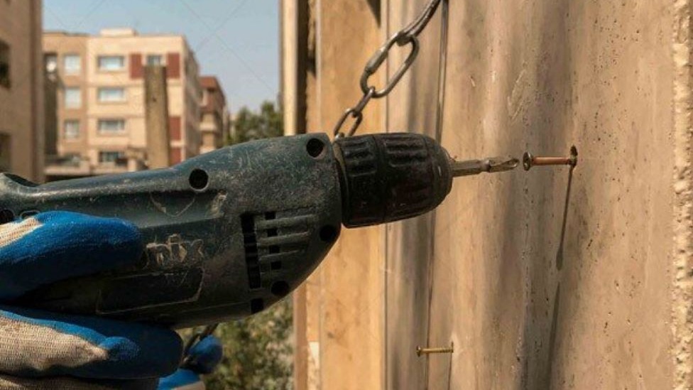 محکم کردن نمای ساختمان با کمک پبچ و رولپلاک